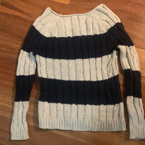 Forever 21 v neck sweater - Picture 3 of 5